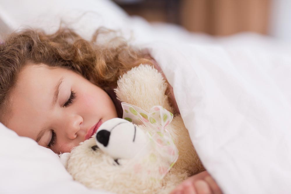 Sicherheitsmaßnahmen im Kinderbett: Vorbeugung und Empfehlungen