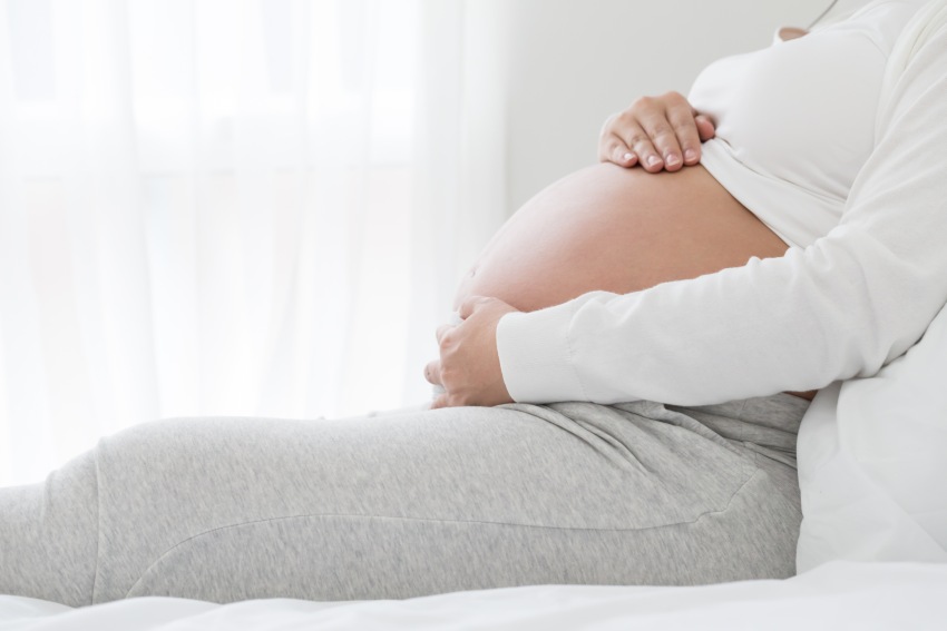 Schwangere mit Unterleibsschmerzen
