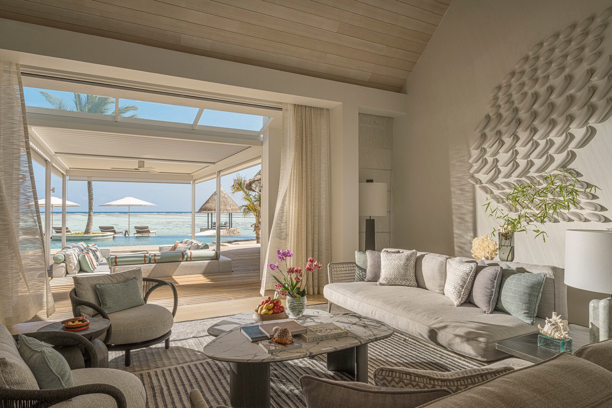 Maledivenurlaub mit Kindern: Four Seasons Kuda Huraa Three-Bedroom Kuda Estate Living Room - Bild von Ken Seet Maledivenurlaub mit Kindern: Four Seasons Kuda Huraa Three-Bedroom Kuda Estate Living Room - Bild von Ken Seet