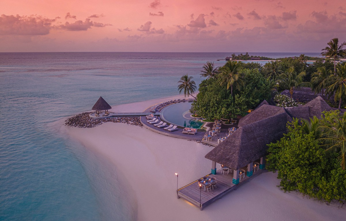 Familienurlaub auf den Malediven: Four Seasons Kuda Huraa kleiner Pool und Reef Club - Bild von Ken Seet Familienurlaub auf den Malediven: Four Seasons Kuda Huraa kleiner Pool und Reef Club - Bild von Ken Seet